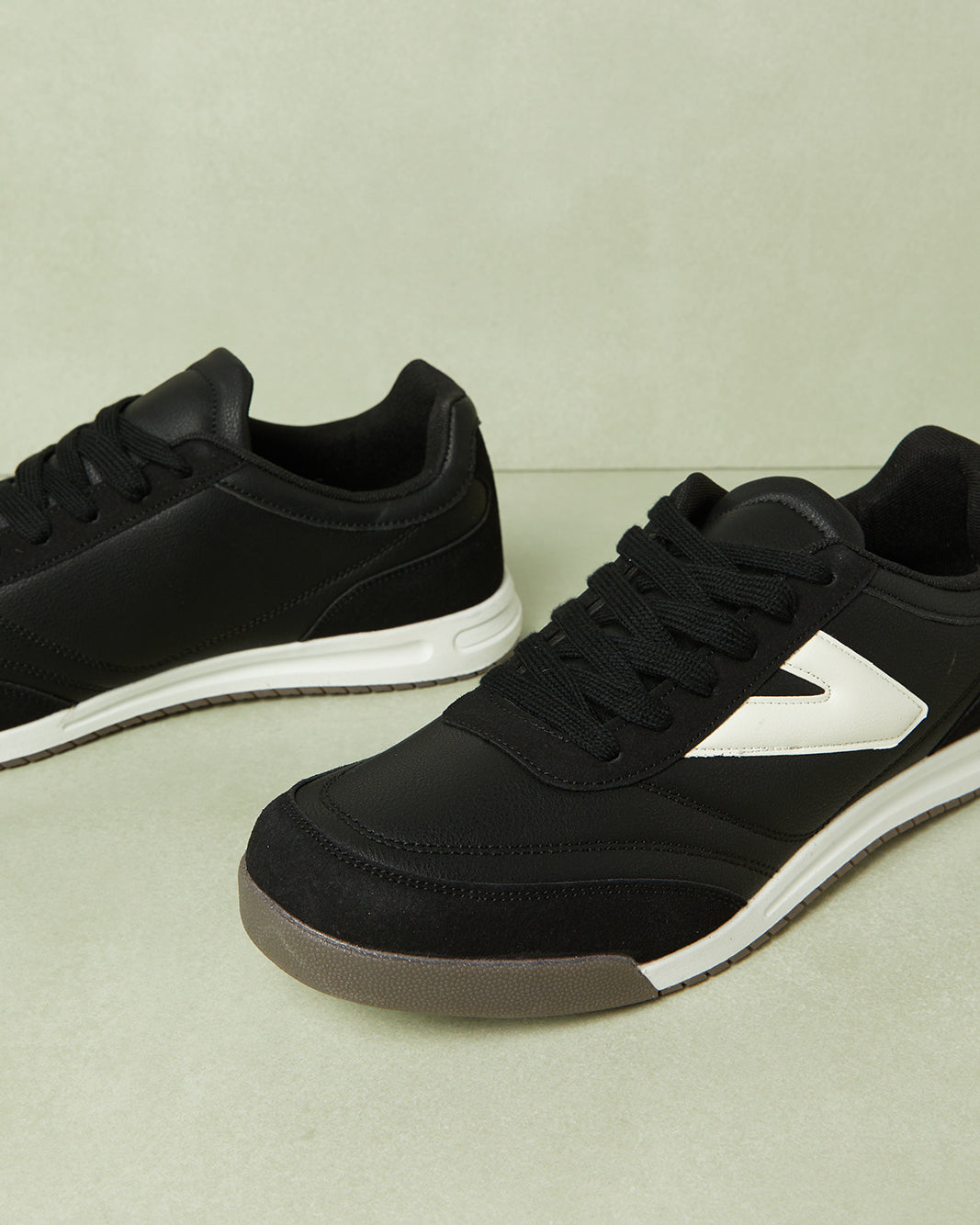 Men Black Color Block Trainers