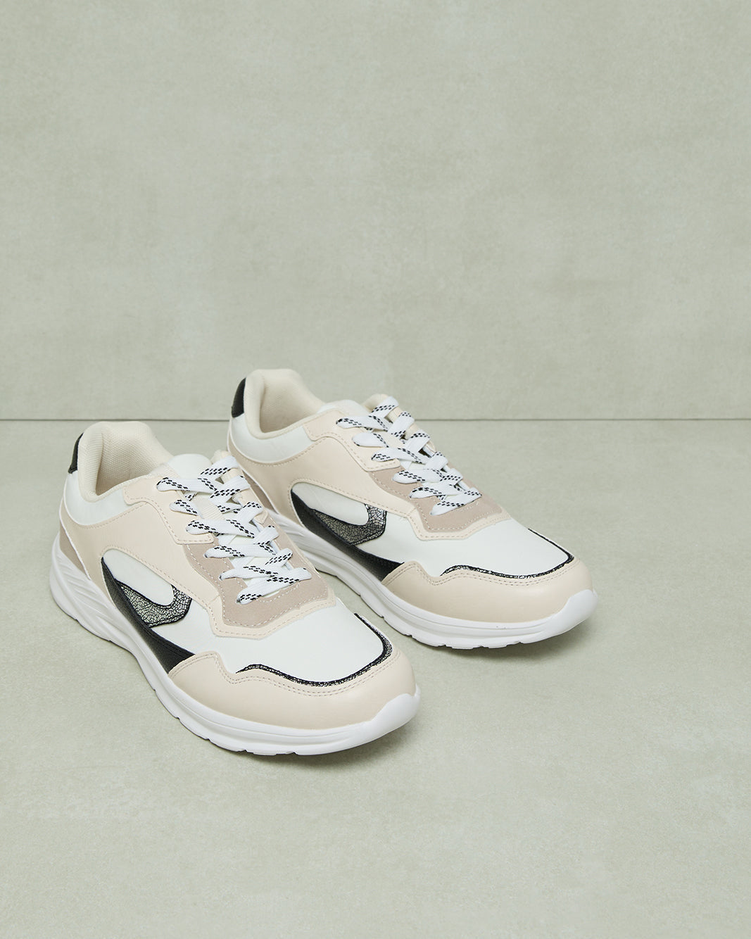 Women White Material Block Lace-Up Shoes
