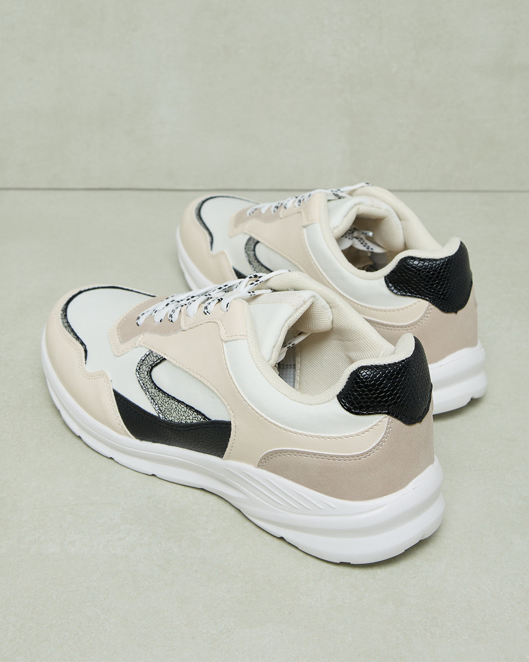 Women White Material Block Lace-Up Shoes