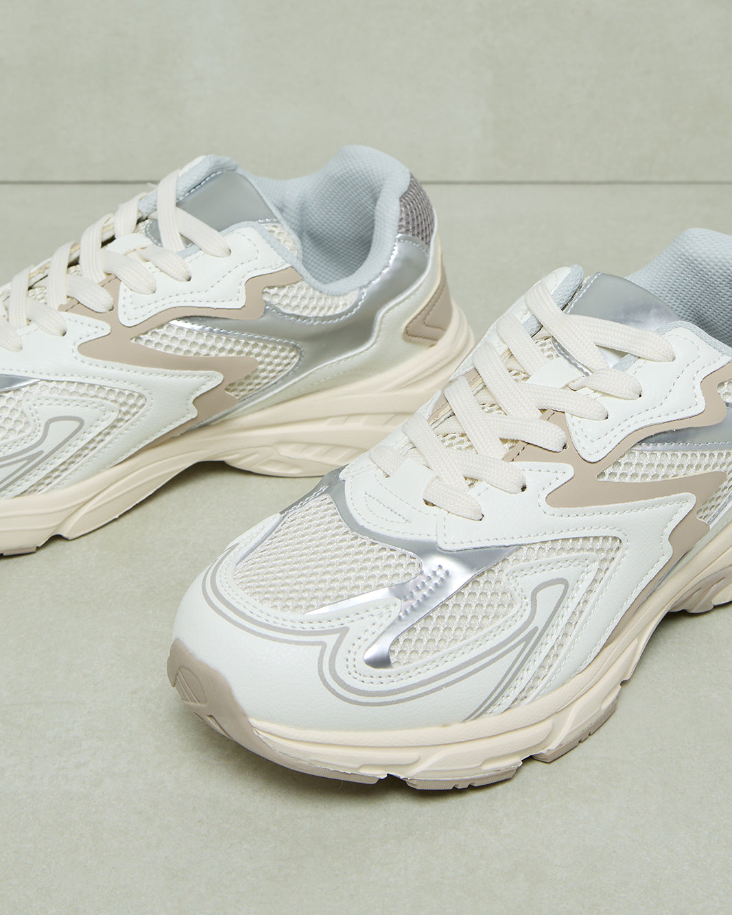 Women White Material Block Lace-Up Shoes